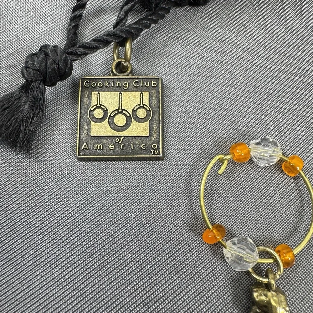 Cooking Club‎ Of America Wine Glass Cooking Themed Charms (12) With Velvet Bag